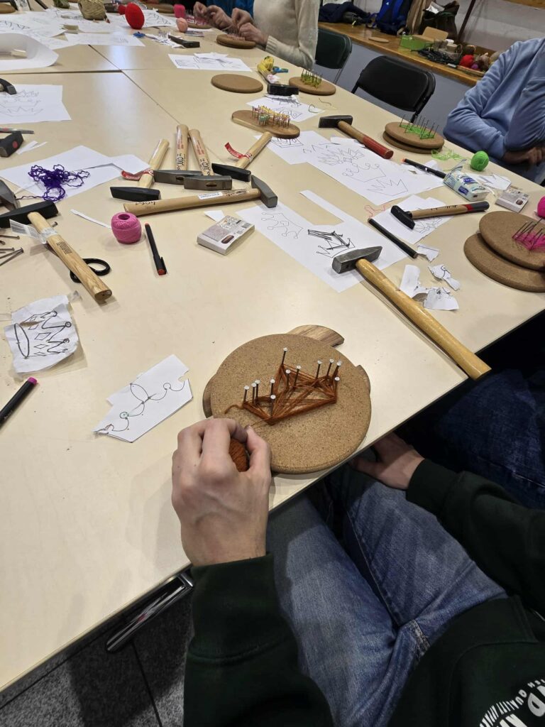 Sztuka String Art – metoda na nudę