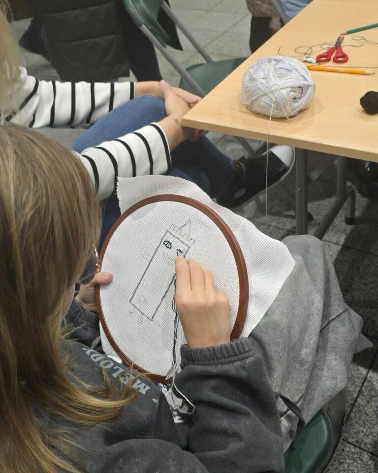 Hafty i chusteczki – czy to się łączy?