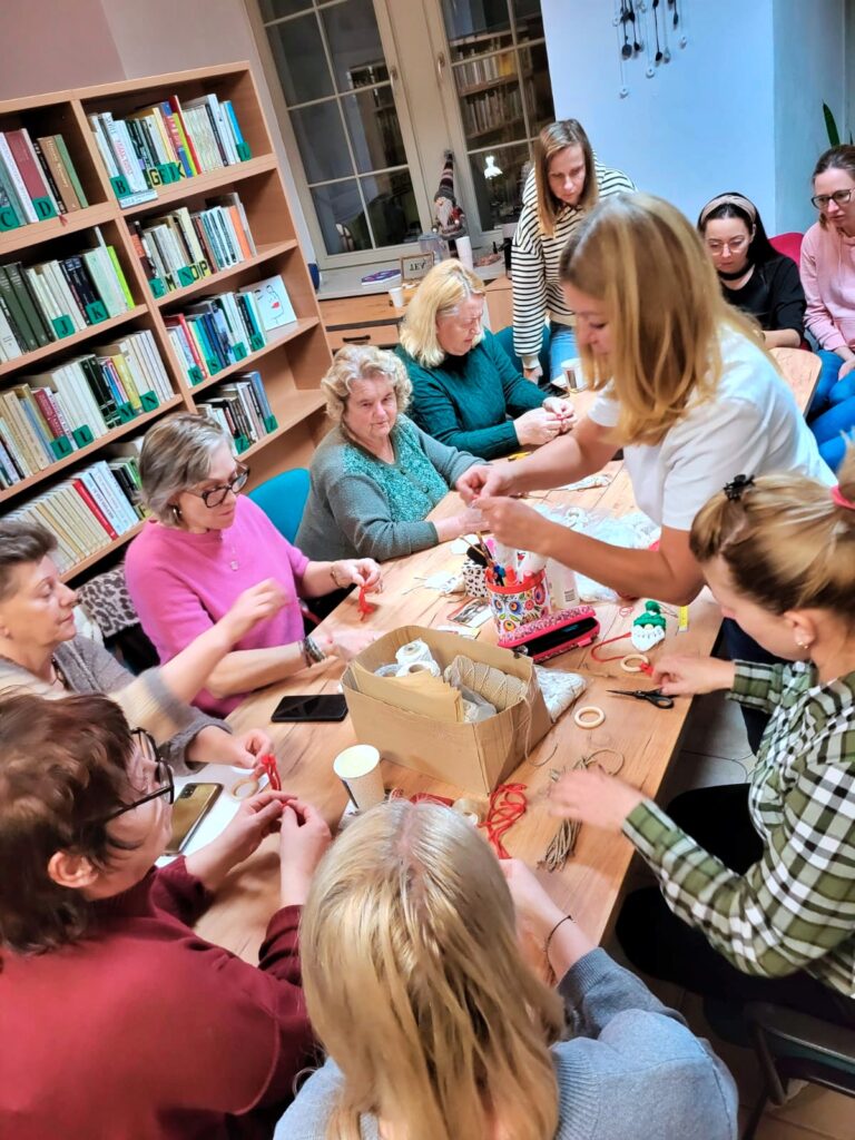 Przedświąteczne warsztaty plecenia makram