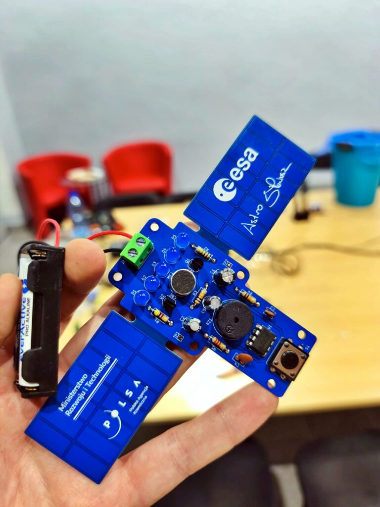 Podsumowanie warsztatów „Zbuduj z dzieckiem satelitę!”